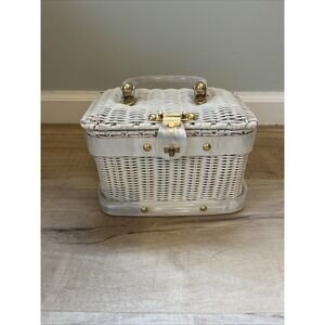 VTG MCM White Wicker  Purse Mother of Pearl Lucite Handle & Trim